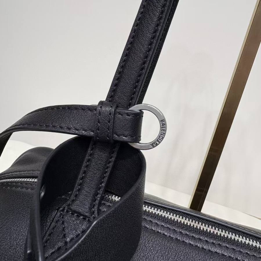 Balenciaga_Carrie_Medium_36x19x16cm_5F30