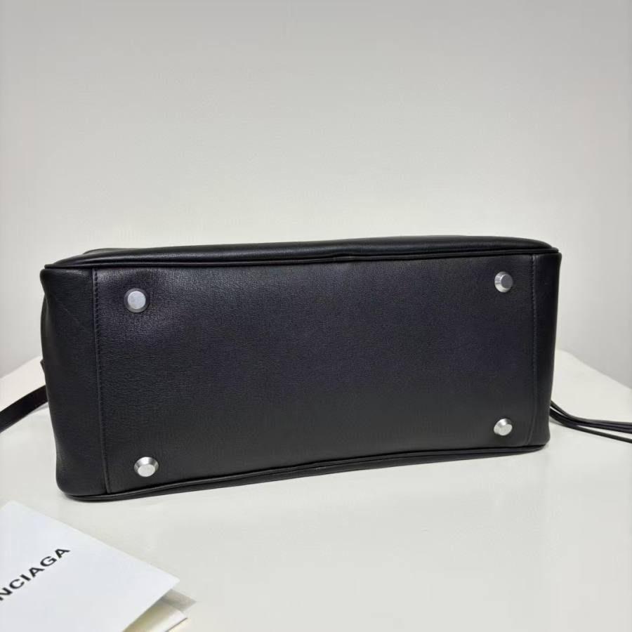 Balenciaga_Carrie_Medium_36x19x16cm_8B4C