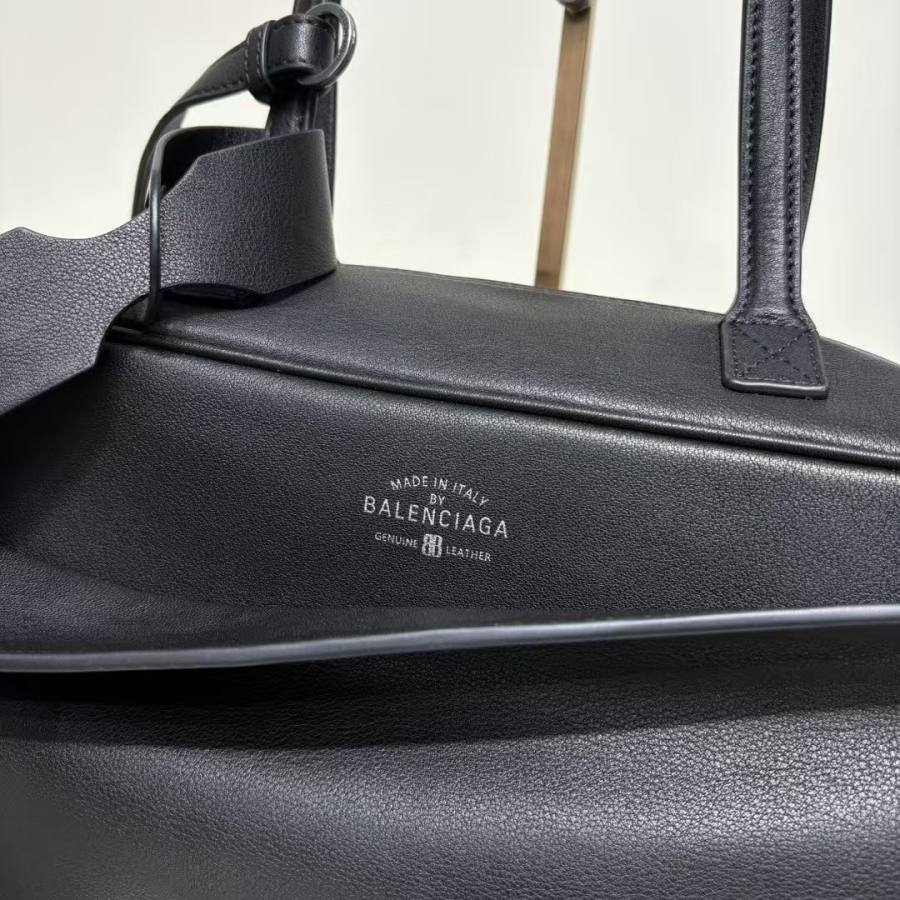 Balenciaga_Carrie_Medium_36x19x16cm_8B4C