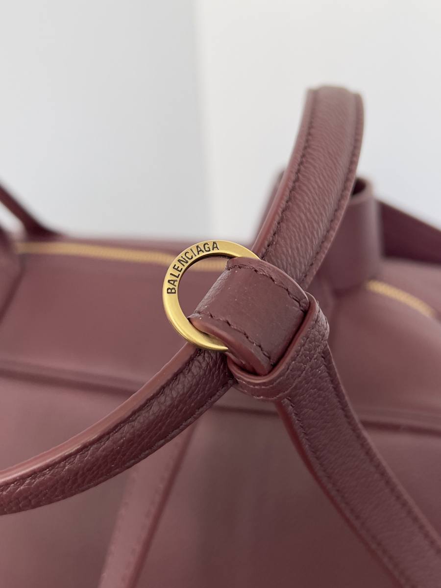 Balenciaga_Carrie_Medium_36x19x16cm_A004