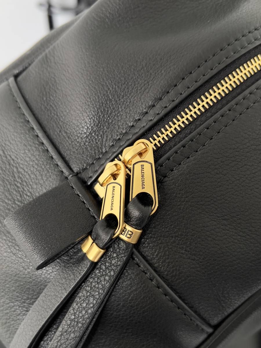 Balenciaga_Carrie_Medium_36x19x16cm_A675