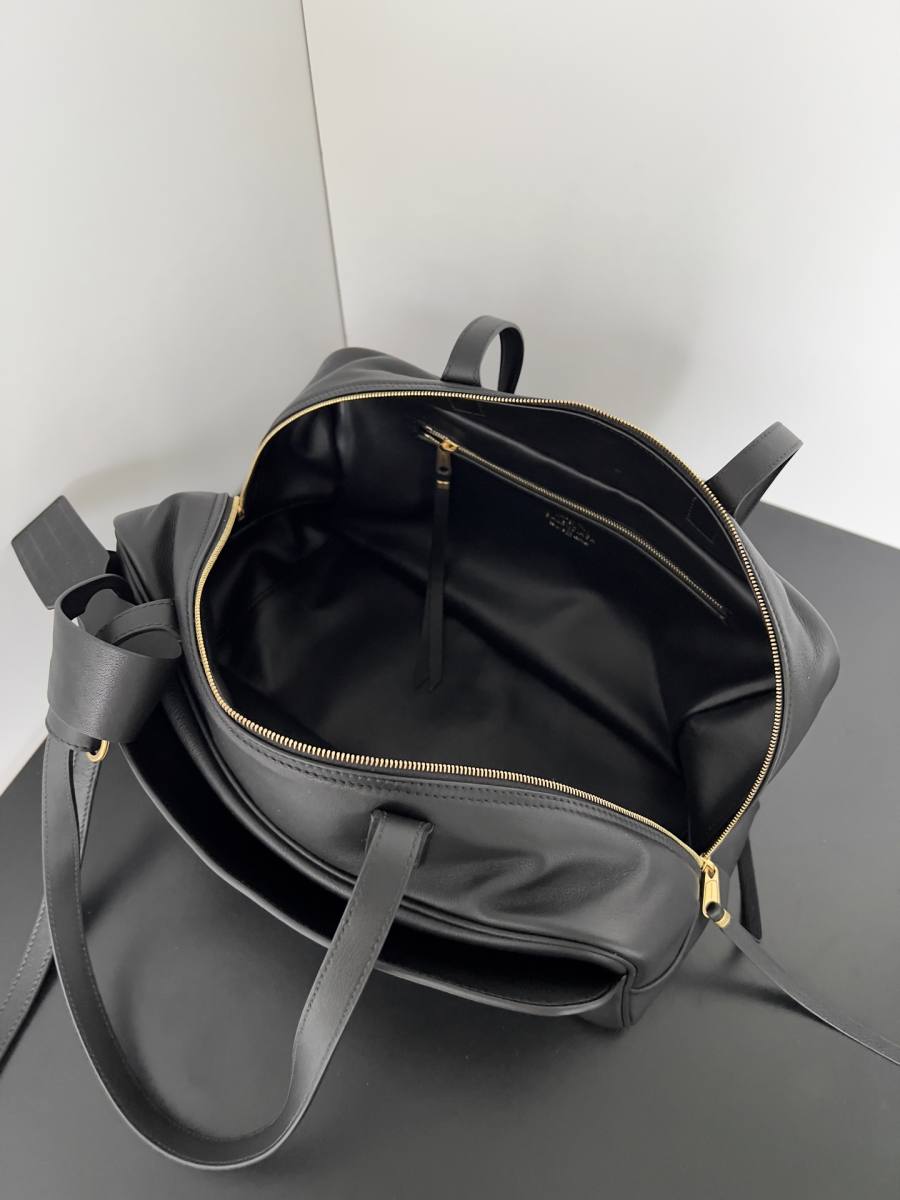 Balenciaga_Carrie_Medium_36x19x16cm_A675
