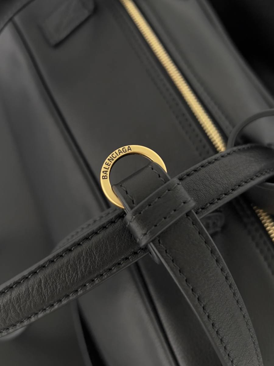 Balenciaga_Carrie_Medium_36x19x16cm_A675
