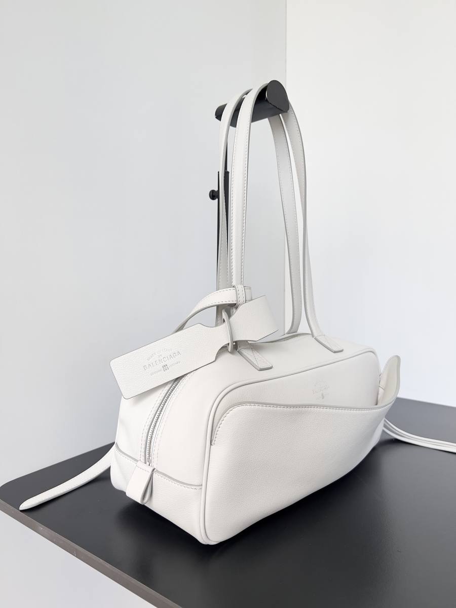 Balenciaga_Carrie_Medium_36x19x16cm_ACE7