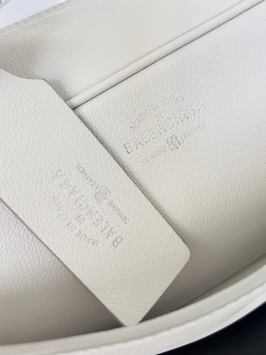 Balenciaga_Carrie_Medium_36x19x16cm_ACE7