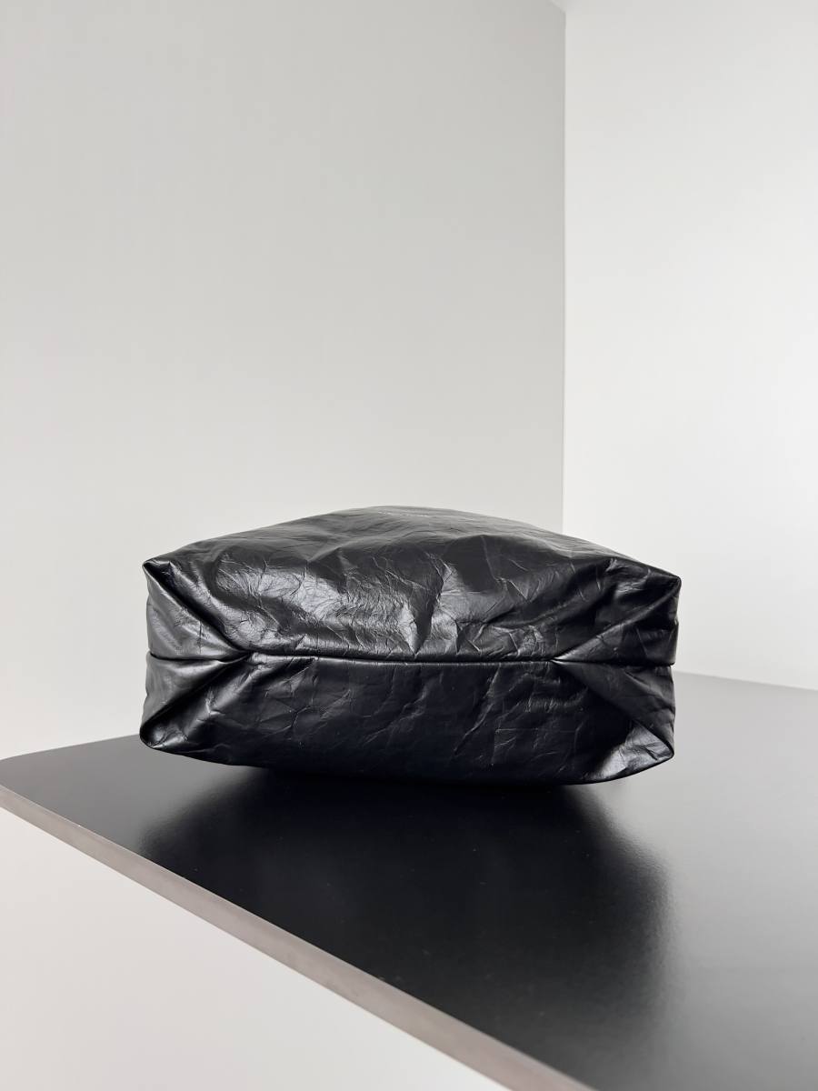 Balenciaga_Crush_Clutch_20x12x4cm_0059