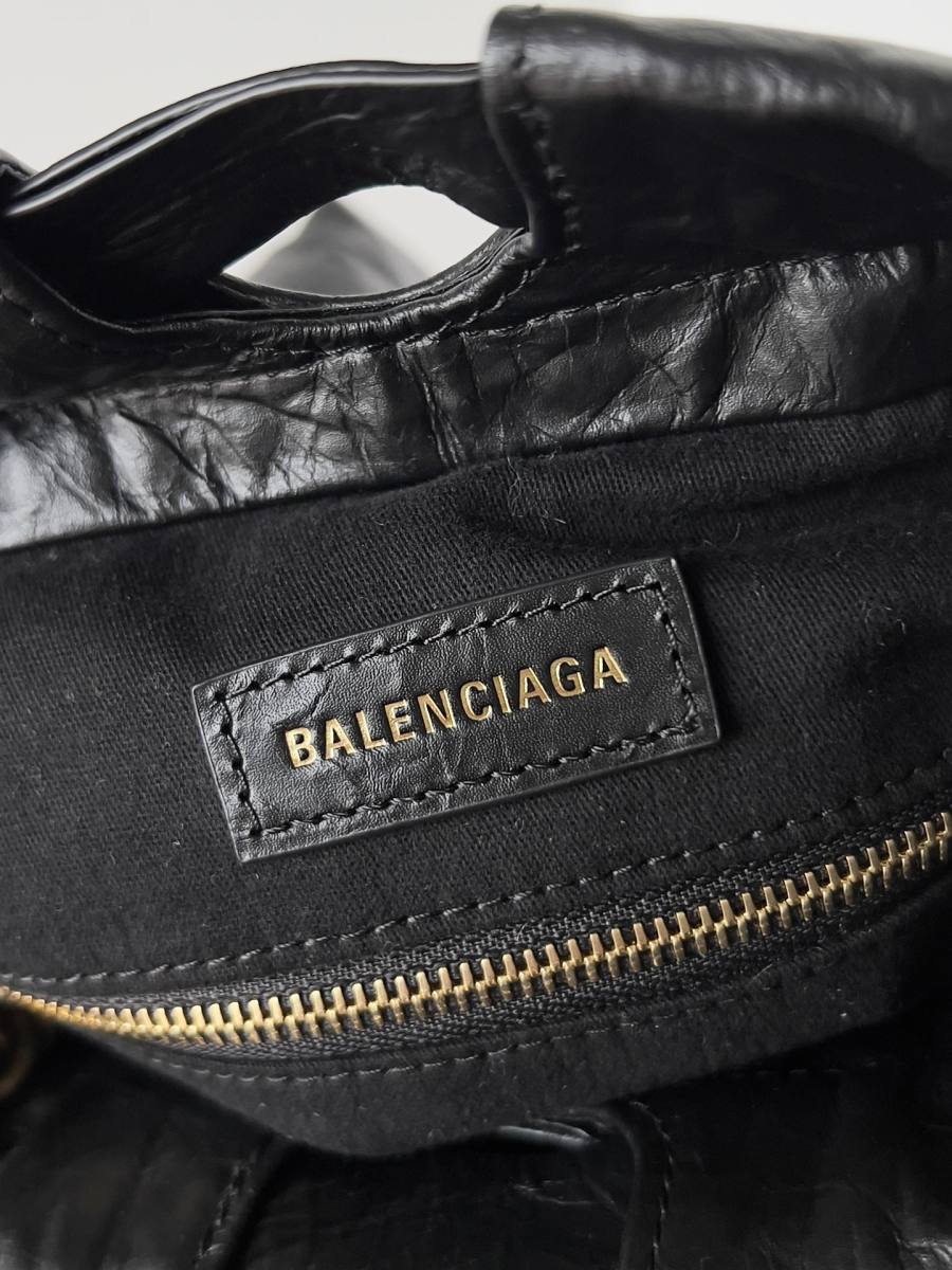 Balenciaga_Crush_Clutch_20x12x4cm_0059
