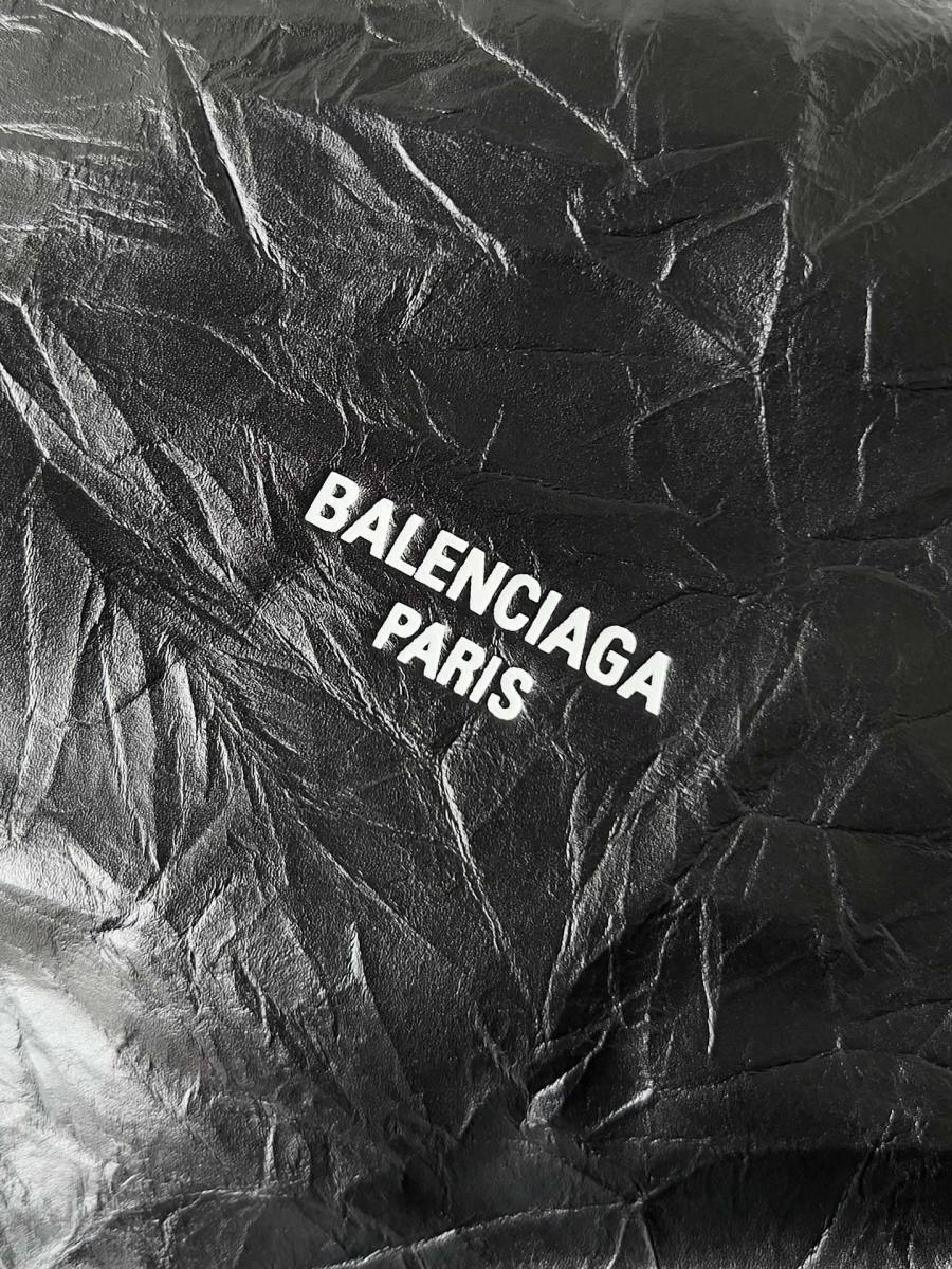 Balenciaga_Crush_Clutch_20x12x4cm_061A