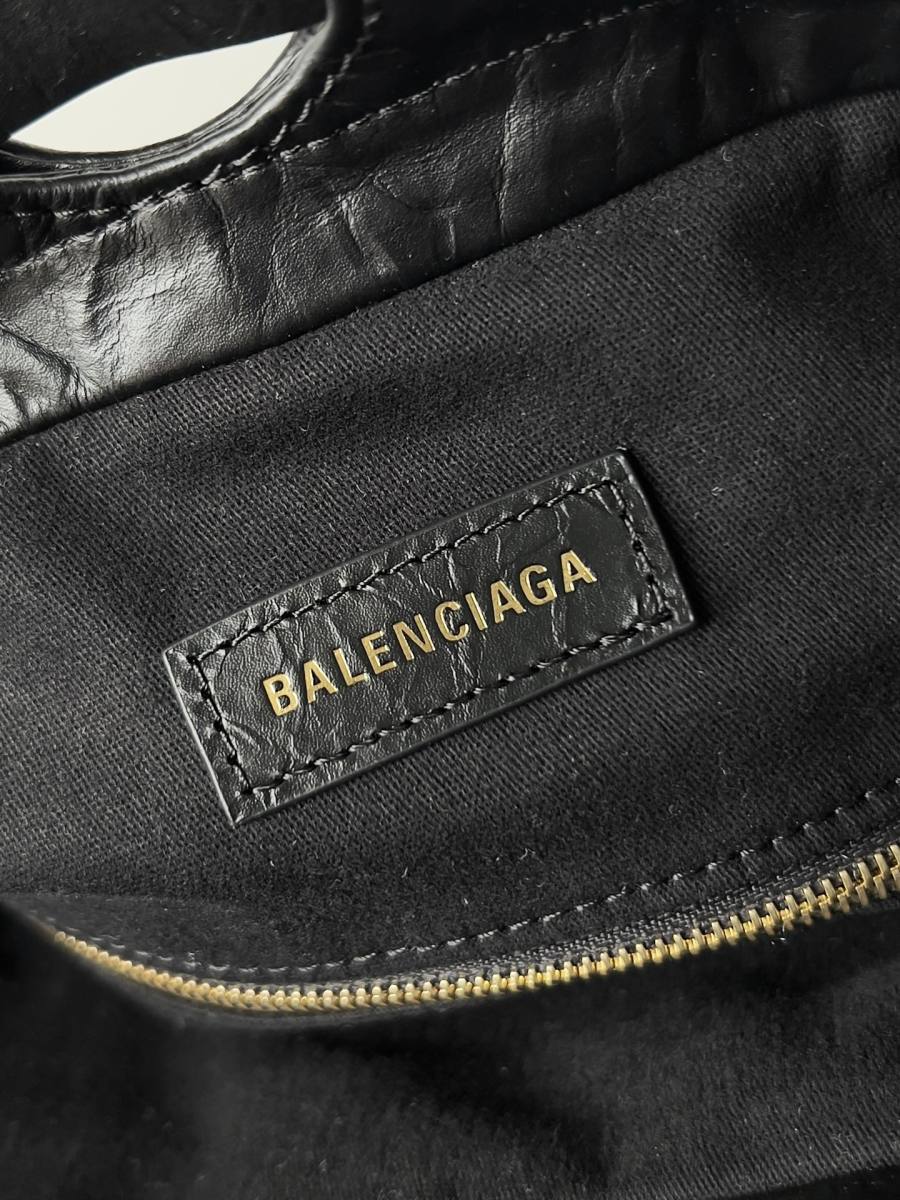 Balenciaga_Crush_Clutch_20x12x4cm_061A