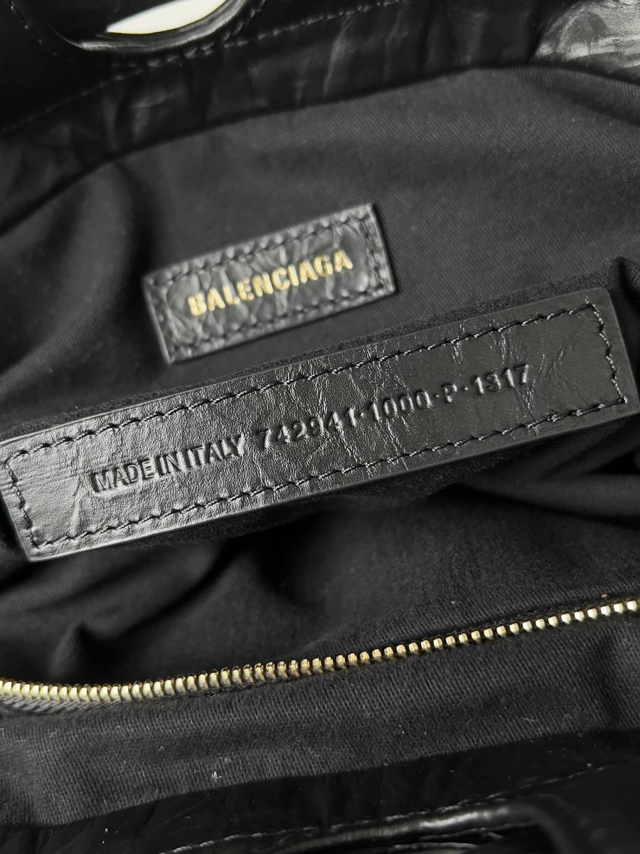 Balenciaga_Crush_Clutch_20x12x4cm_061A