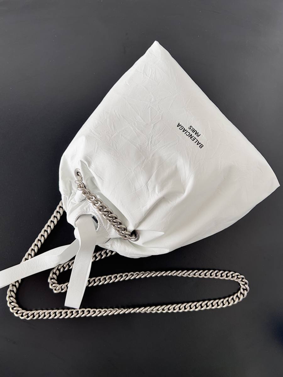 Balenciaga_Crush_Clutch_20x12x4cm_3FA0