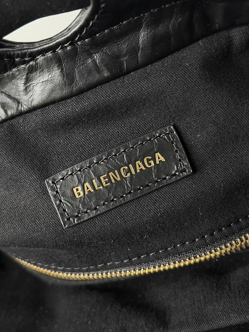 Balenciaga_Crush_Clutch_20x12x4cm_655A