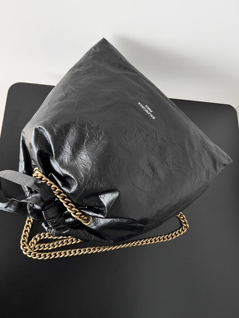 Balenciaga_Crush_Clutch_20x12x4cm_655A