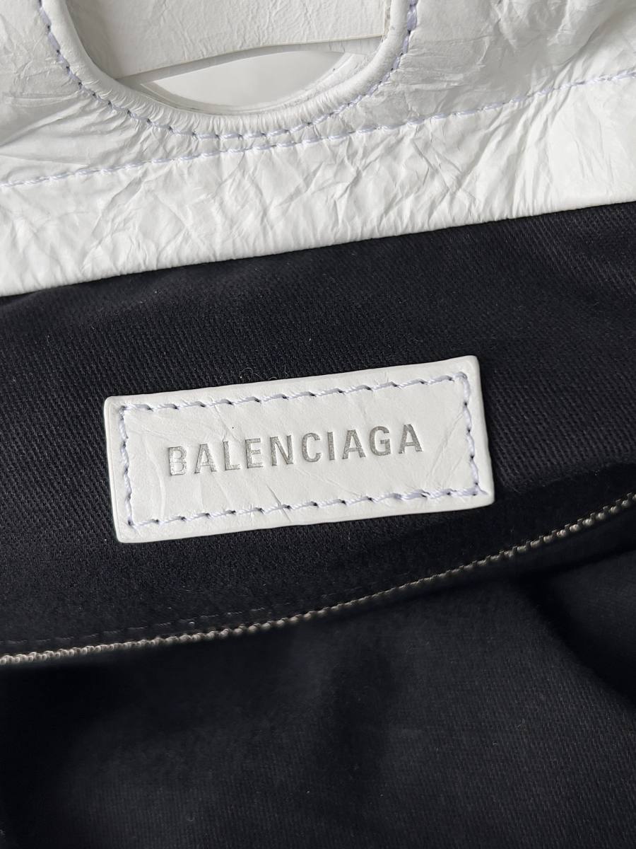Balenciaga_Crush_Clutch_20x12x4cm_D295