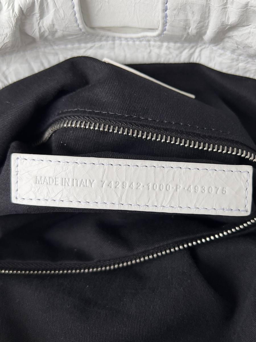 Balenciaga_Crush_Clutch_20x12x4cm_D295