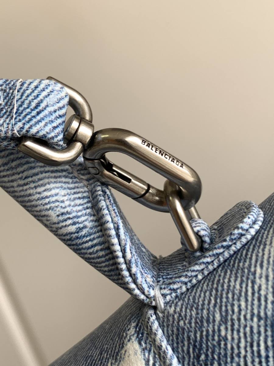 Balenciaga_HackerProject_26x16x8cm_6046