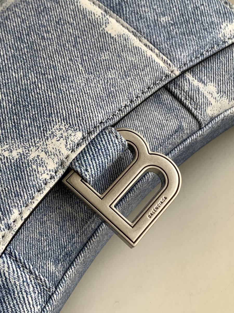 Balenciaga_HackerProject_26x16x8cm_A567