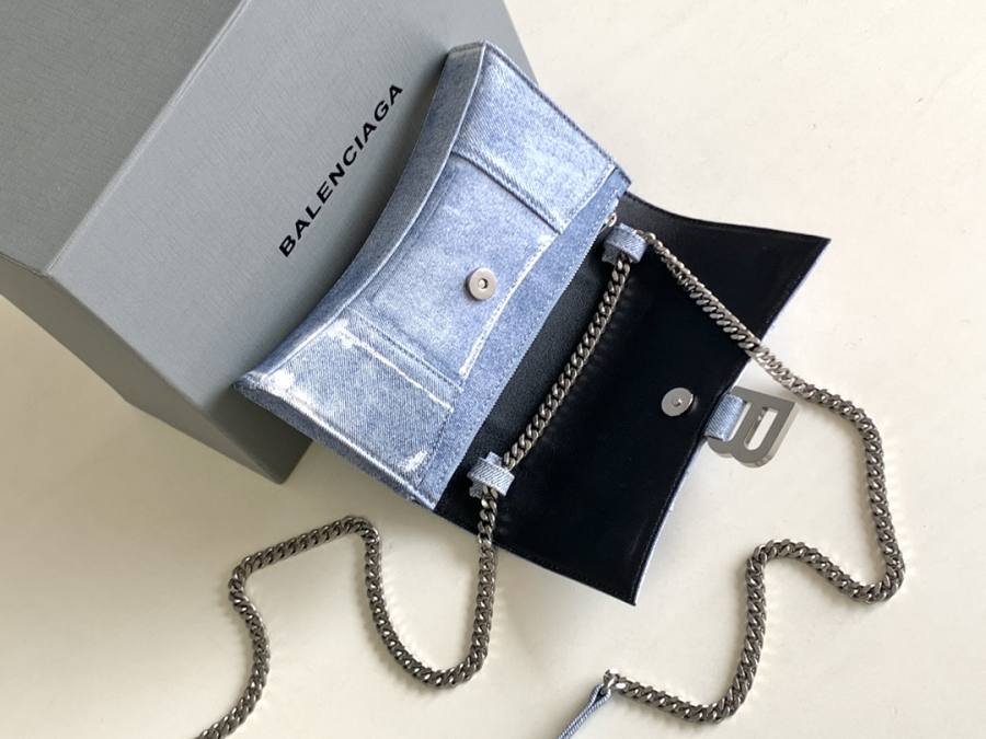 Balenciaga_HackerProject_26x16x8cm_A567
