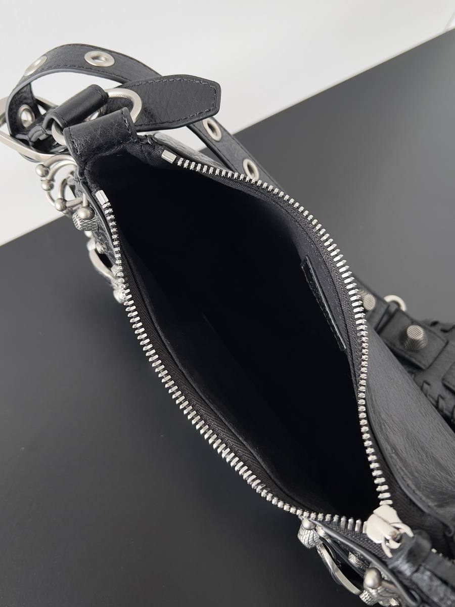Balenciaga_LeCagole_24x14x6cm_ABEC