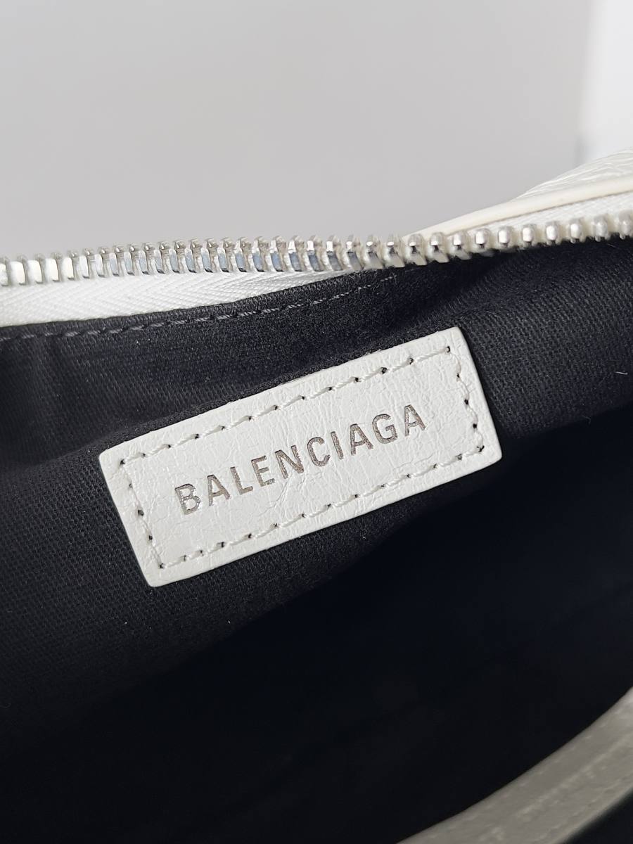 Balenciaga_LeCagole_24x14x6cm_AFEE