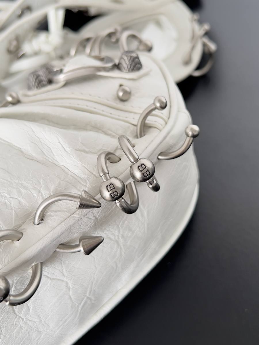Balenciaga_LeCagole_24x14x6cm_AFEE