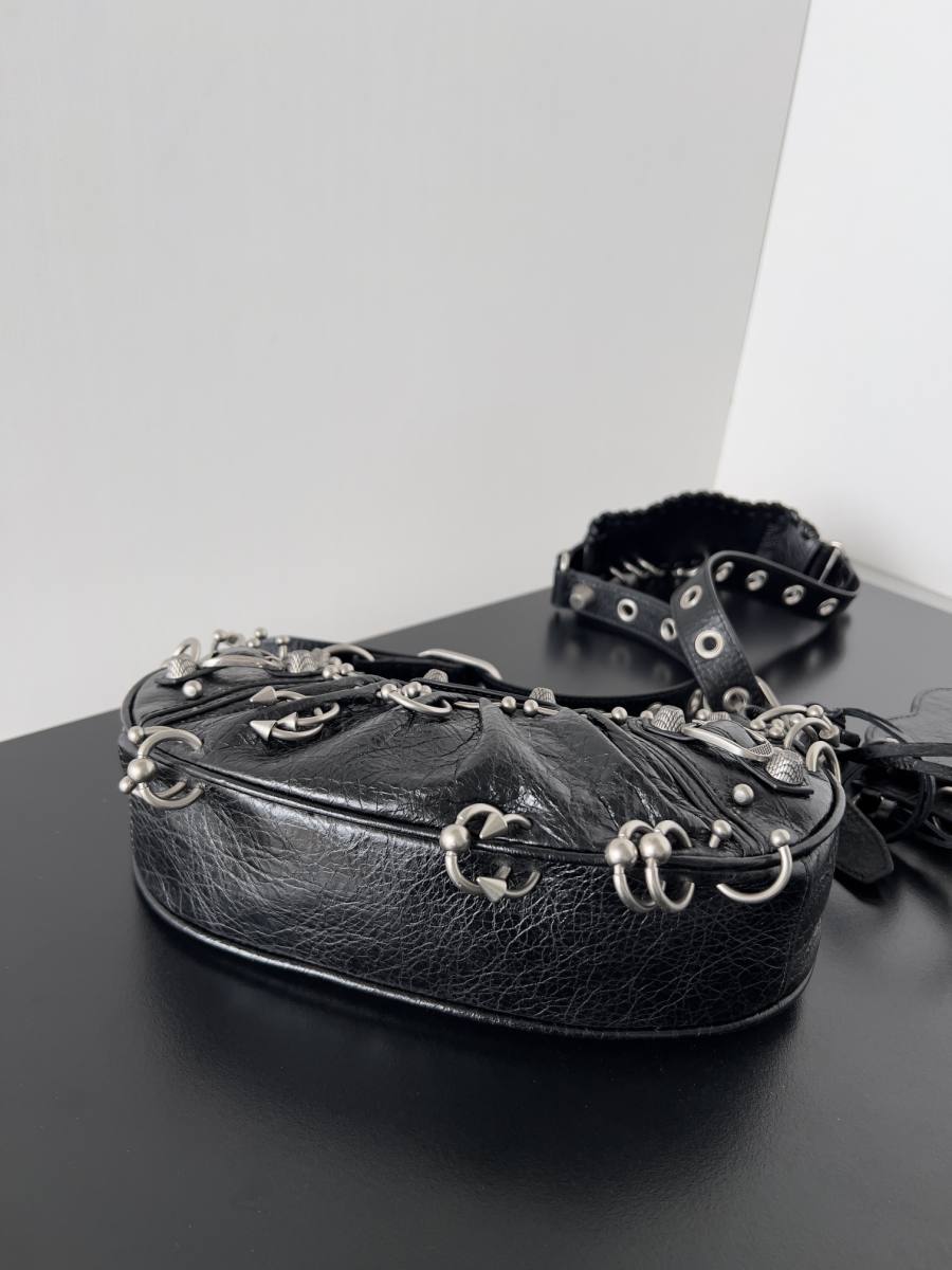 Balenciaga_LeCagole_24x14x6cm_BDCE