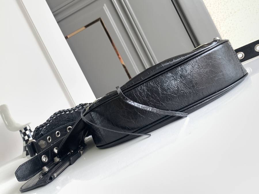 Balenciaga_LeCagole_24x14x6cm_DC87