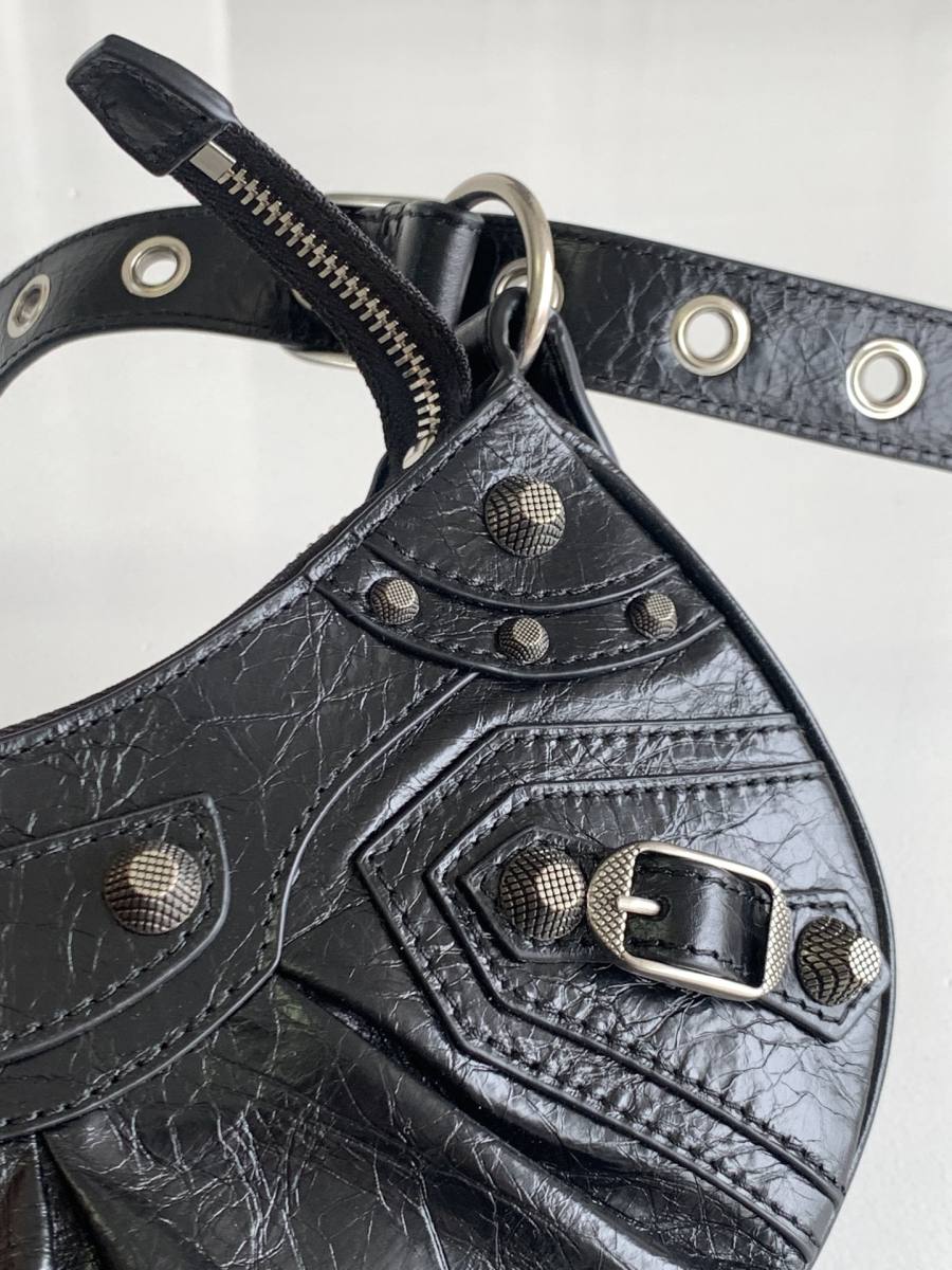 Balenciaga_LeCagole_24x14x6cm_DC87