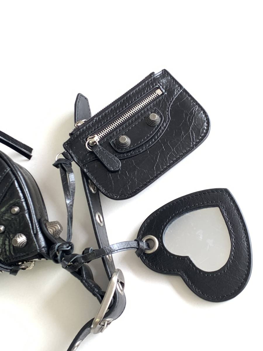 Balenciaga_LeCagole_24x14x6cm_DC87