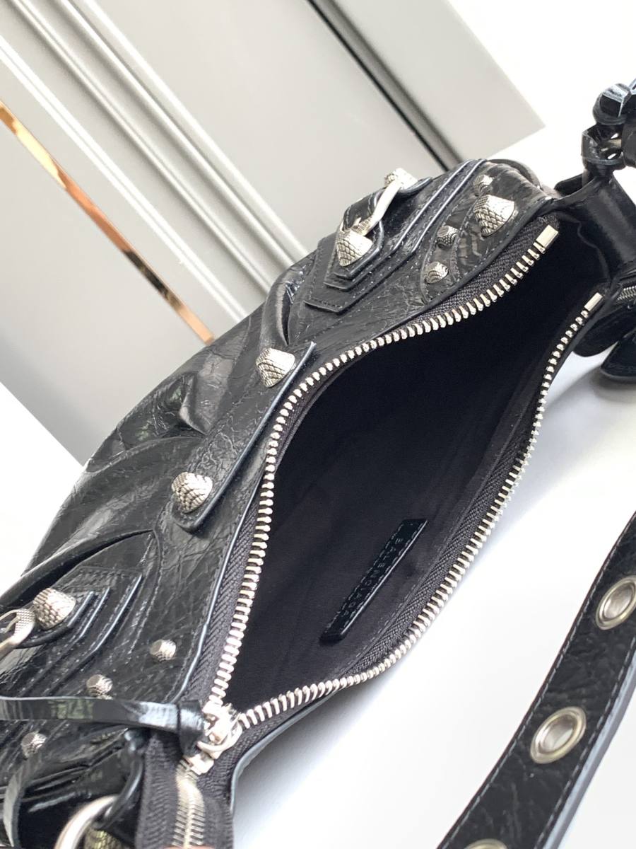Balenciaga_LeCagole_24x14x6cm_DC87