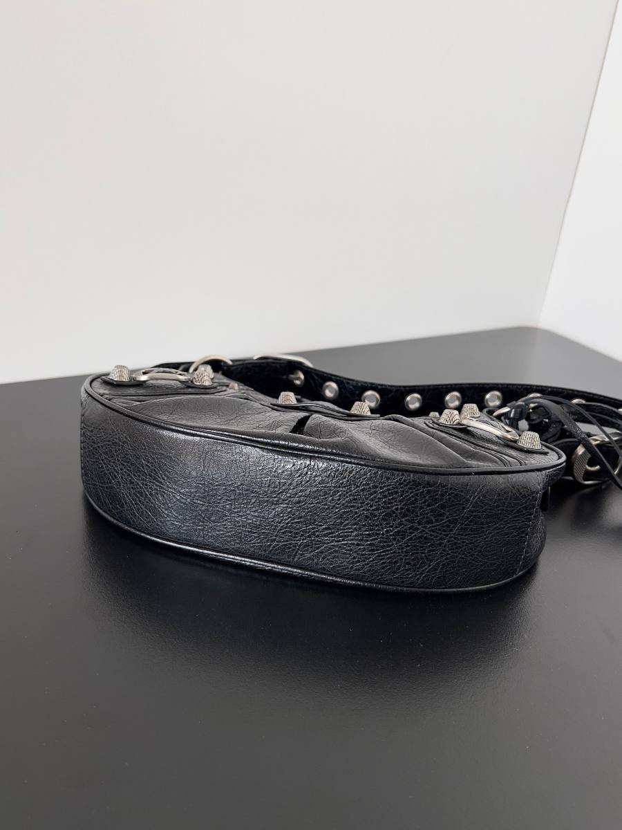 Balenciaga_LeCagole_24x14x6cm_F56B