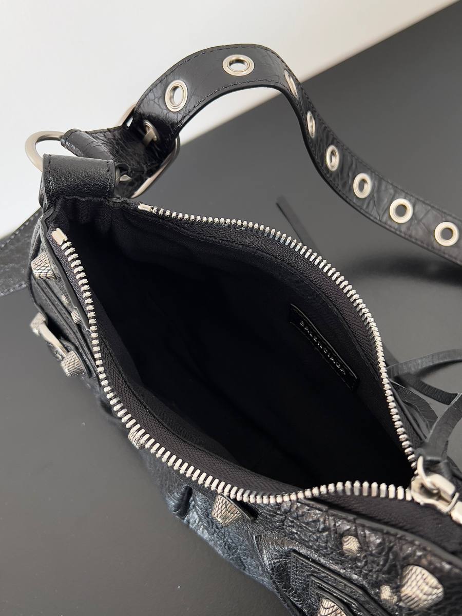 Balenciaga_LeCagole_24x14x6cm_F56B