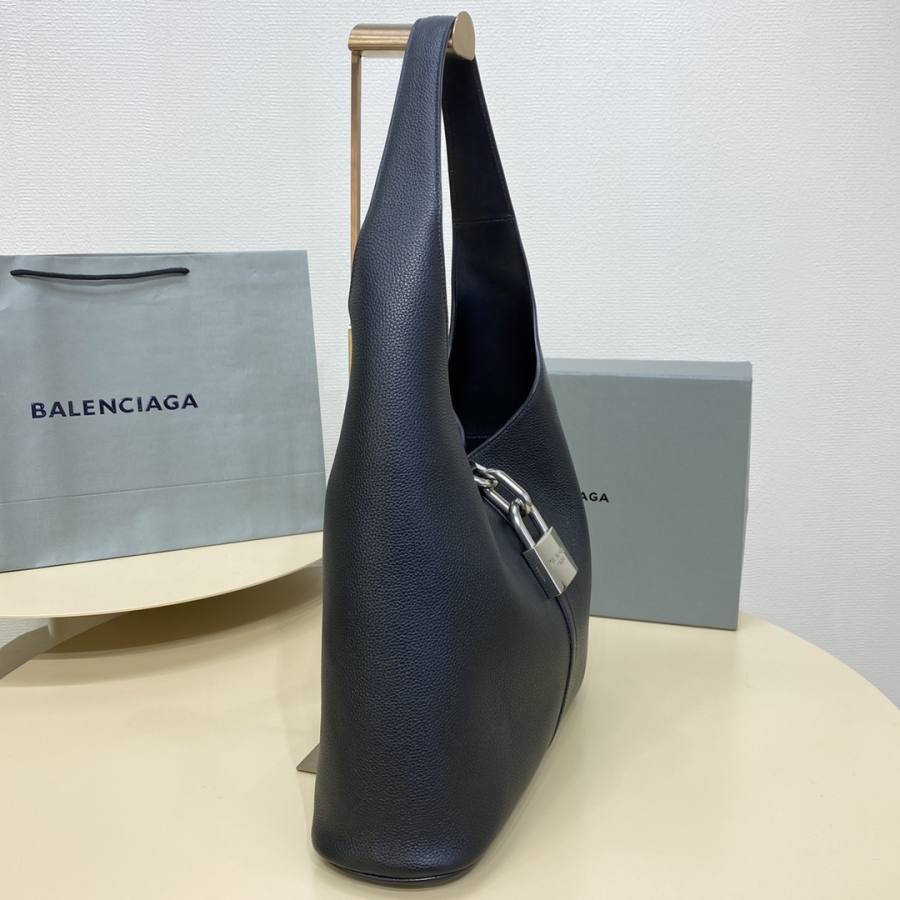 Balenciaga_Locker_Medium_38x26x11cm_08E1