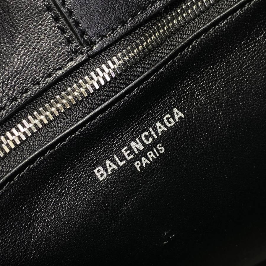 Balenciaga_Locker_Medium_38x26x11cm_08E1