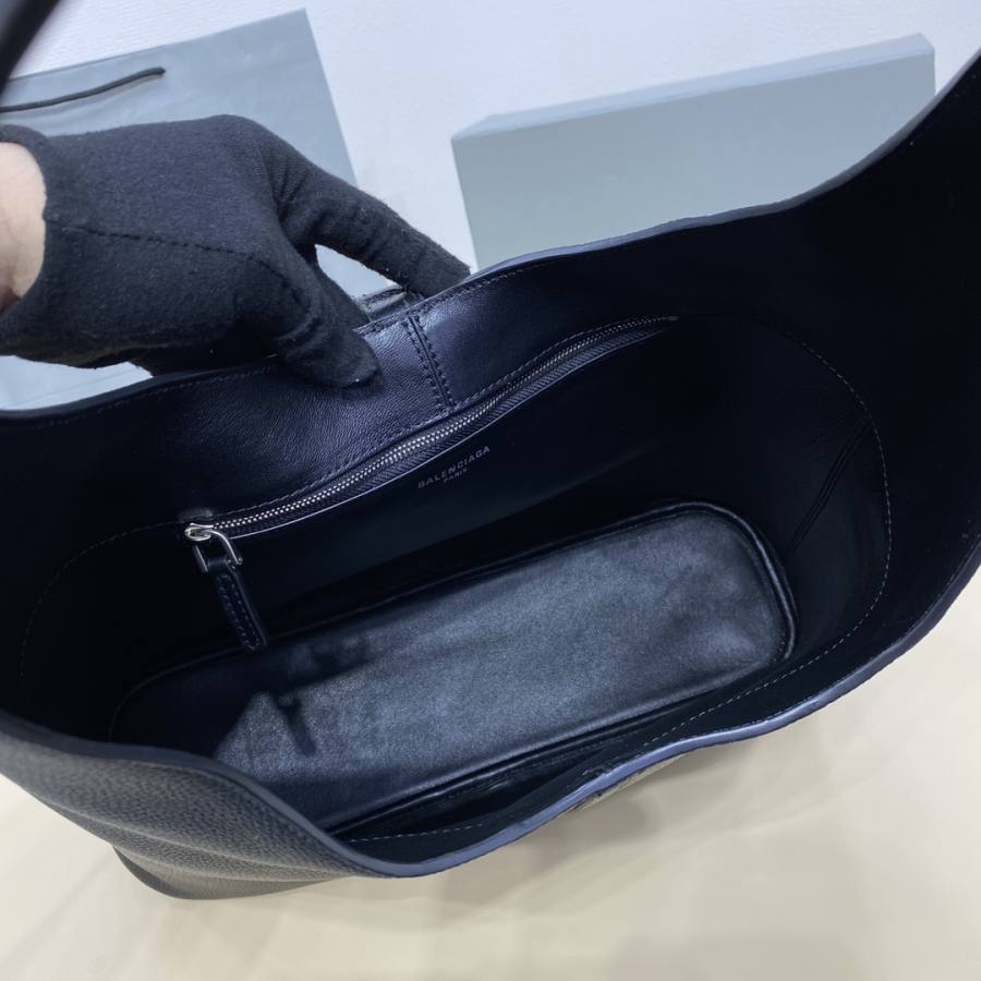 Balenciaga_Locker_Medium_38x26x11cm_08E1
