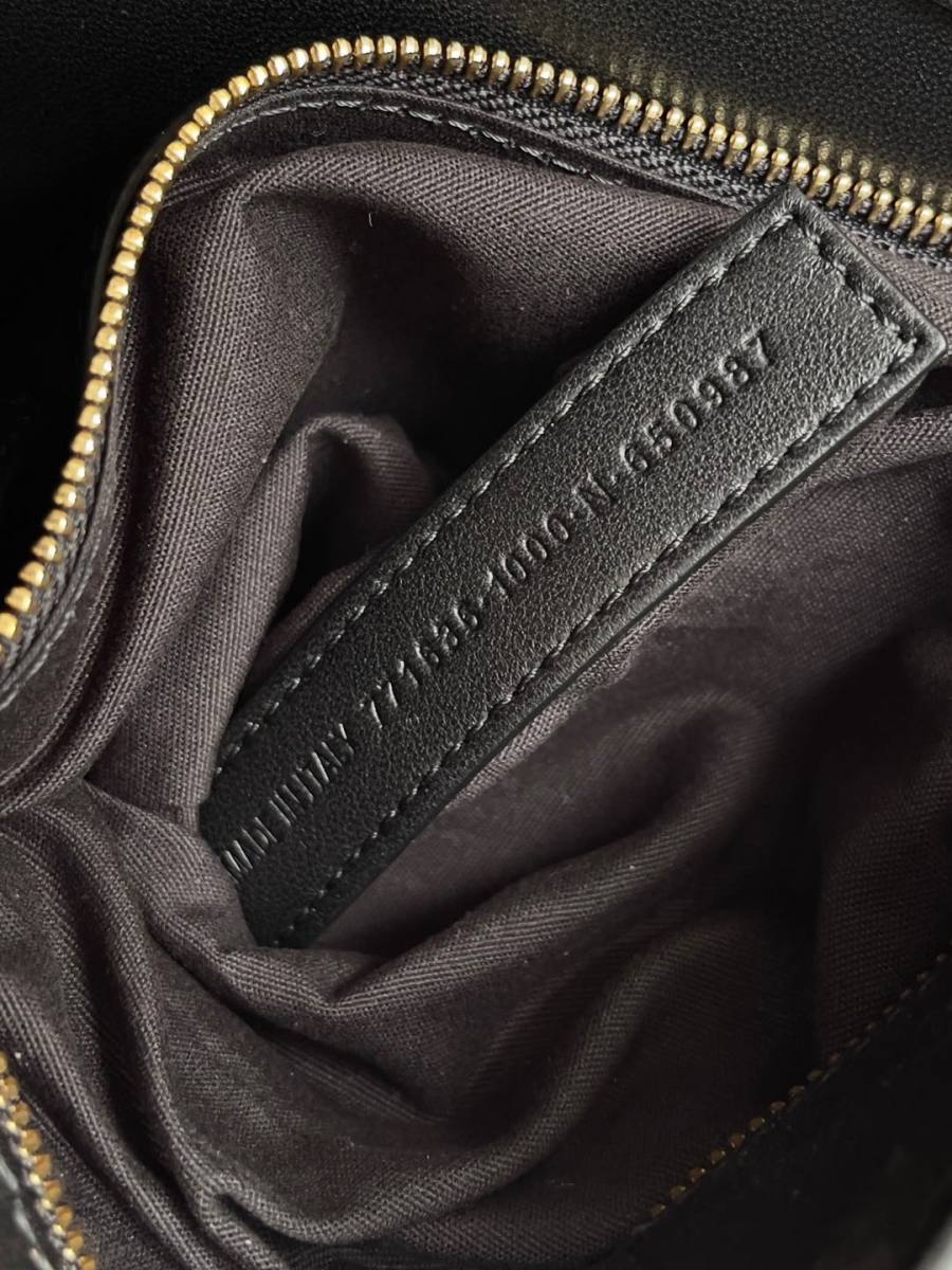 Balenciaga_Locker_Medium_38x26x11cm_2EE1