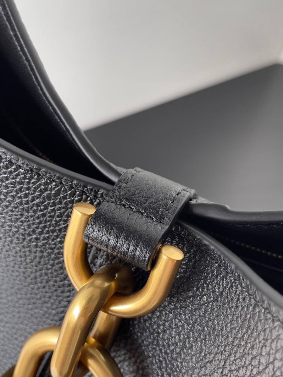Balenciaga_Locker_Medium_38x26x11cm_2EE1