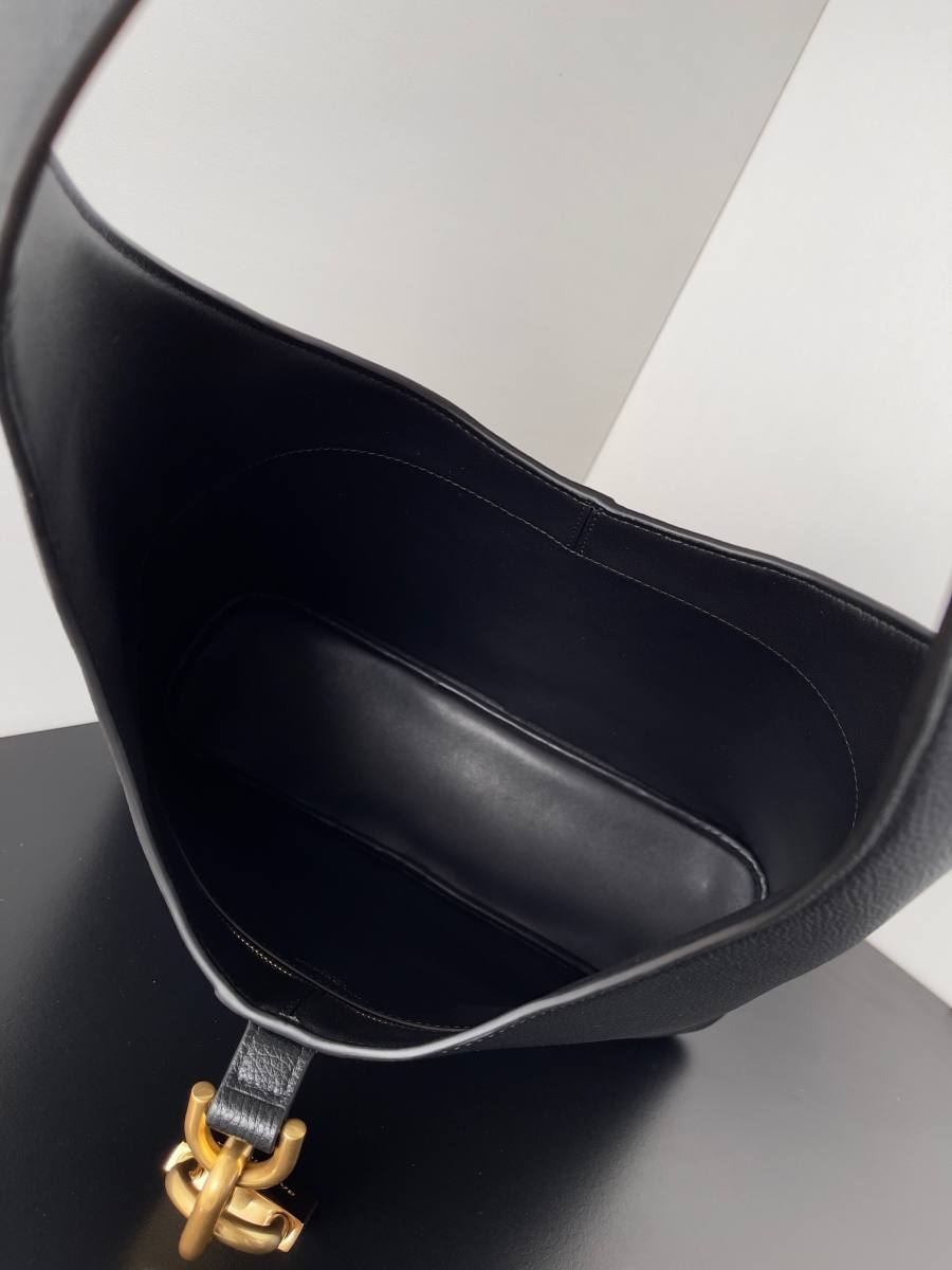 Balenciaga_Locker_Medium_38x26x11cm_2EE1