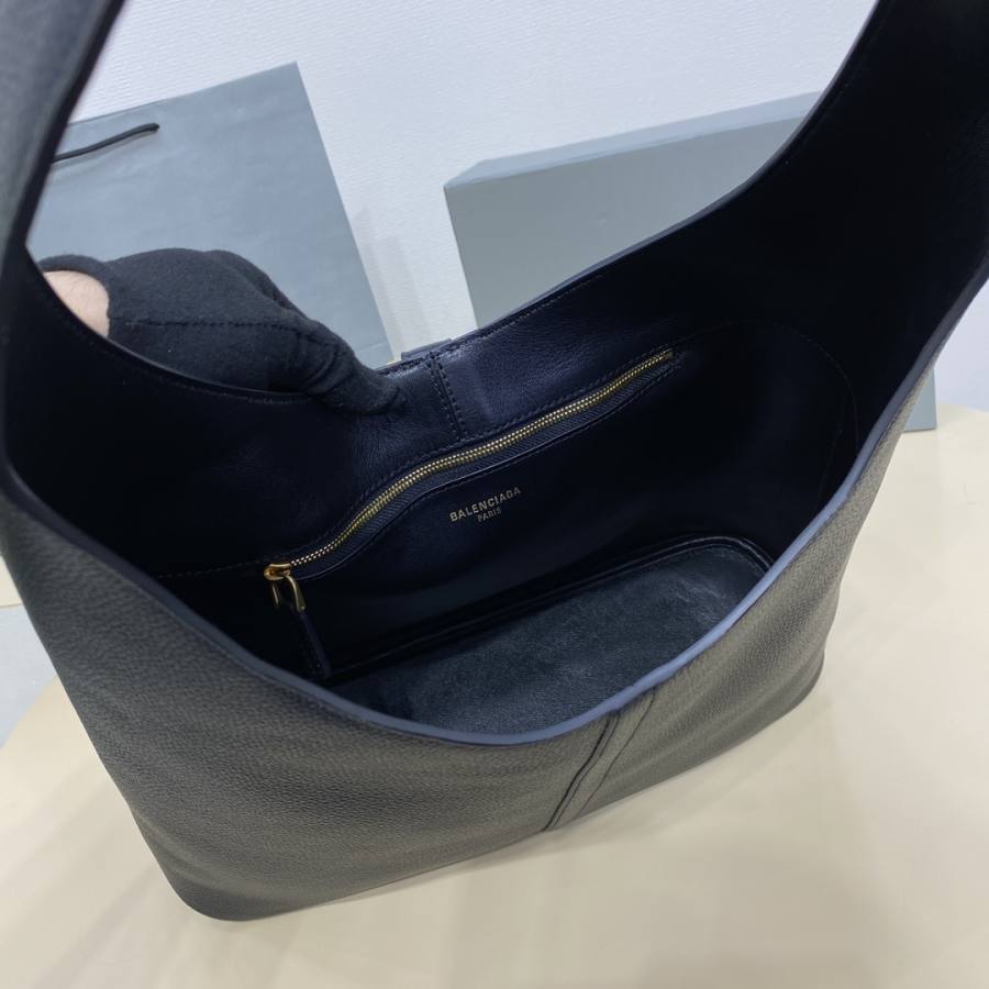 Balenciaga_Locker_Medium_38x26x11cm_76D5