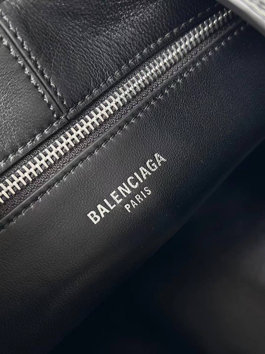 Balenciaga_Locker_Medium_38x26x11cm_8217