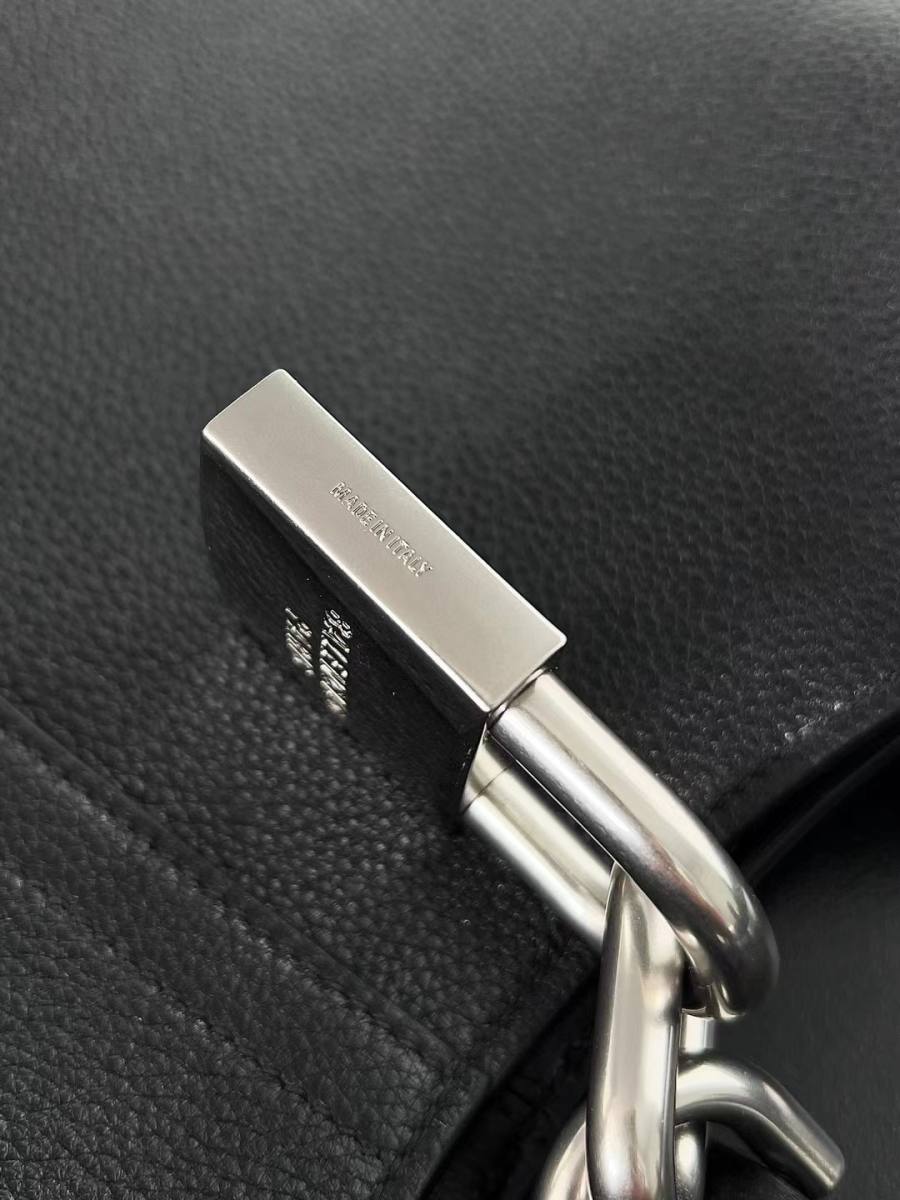 Balenciaga_Locker_Medium_38x26x11cm_8217