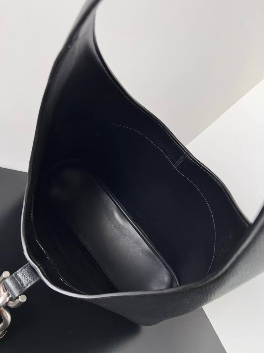 Balenciaga_Locker_Medium_38x26x11cm_8217