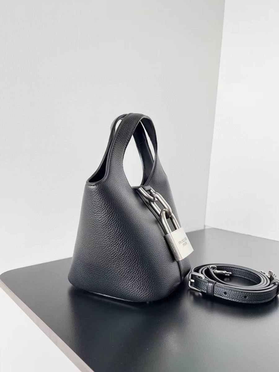 Balenciaga_Locker_Medium_38x26x11cm_CCC4