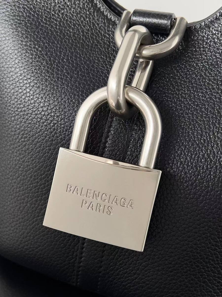 Balenciaga_Locker_Medium_38x26x11cm_CCC4