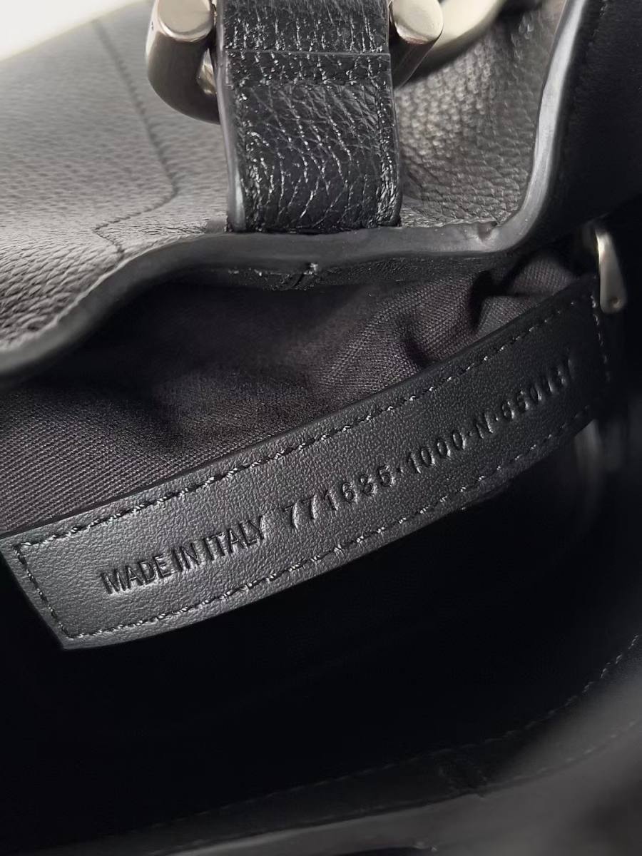 Balenciaga_Locker_Medium_38x26x11cm_CCC4