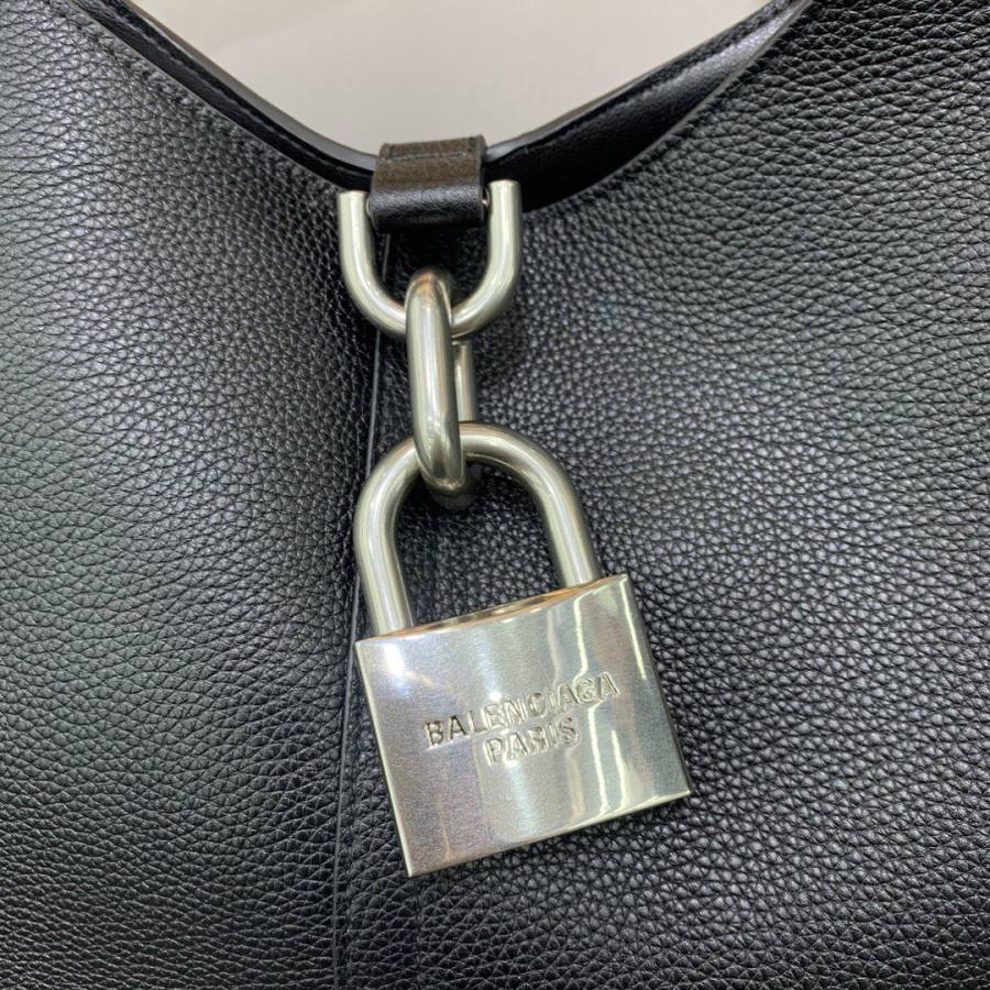 Balenciaga_Locker_Medium_38x26x11cm_D727