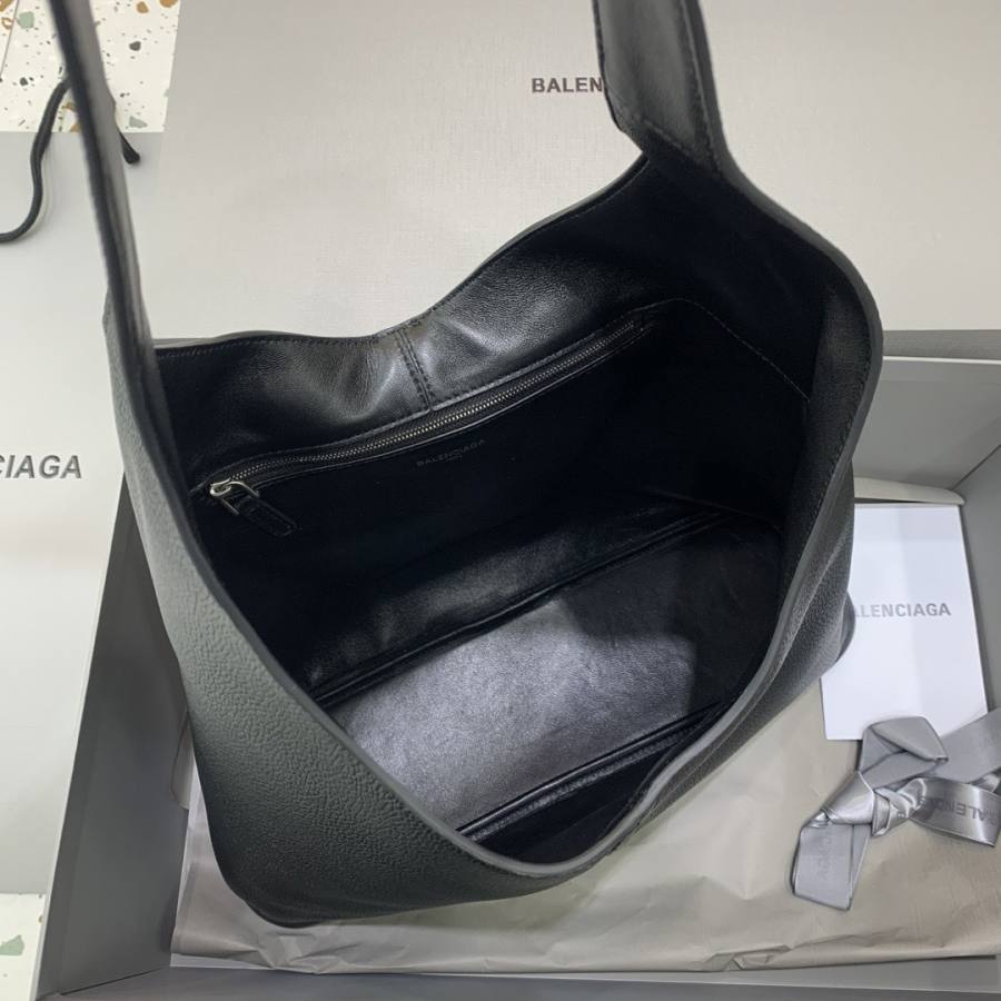 Balenciaga_Locker_Medium_38x26x11cm_D727