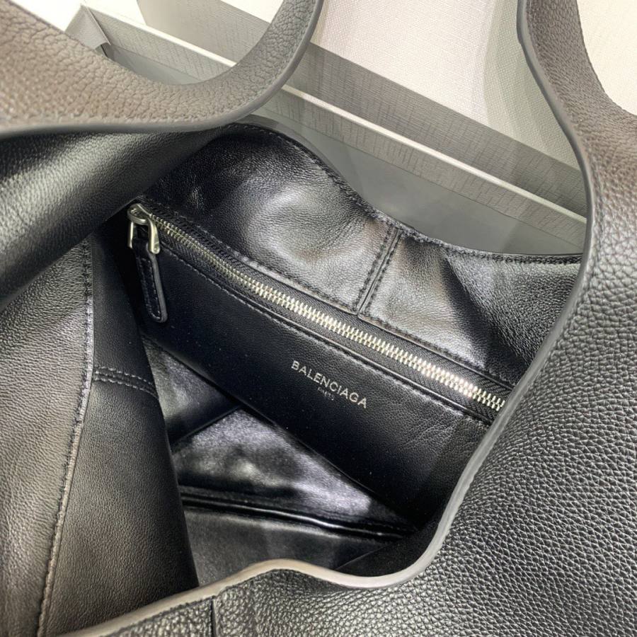 Balenciaga_Locker_Medium_38x26x11cm_D727