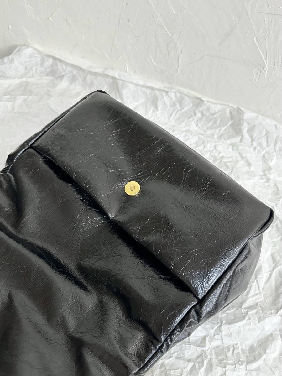 Balenciaga_Monaco_Small_BlackGold_20x14x6cm_B784