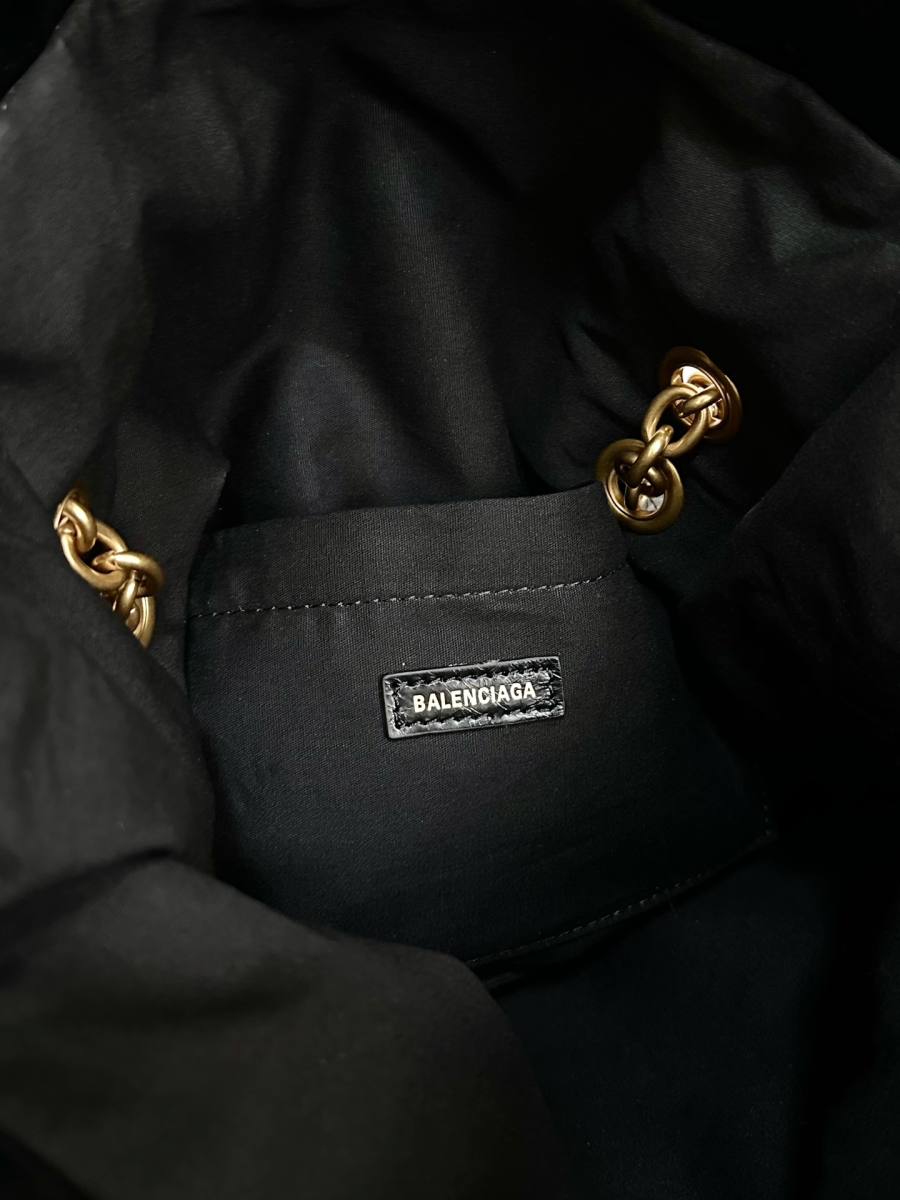 Balenciaga_Monaco_Small_BlackGold_20x14x6cm_B784